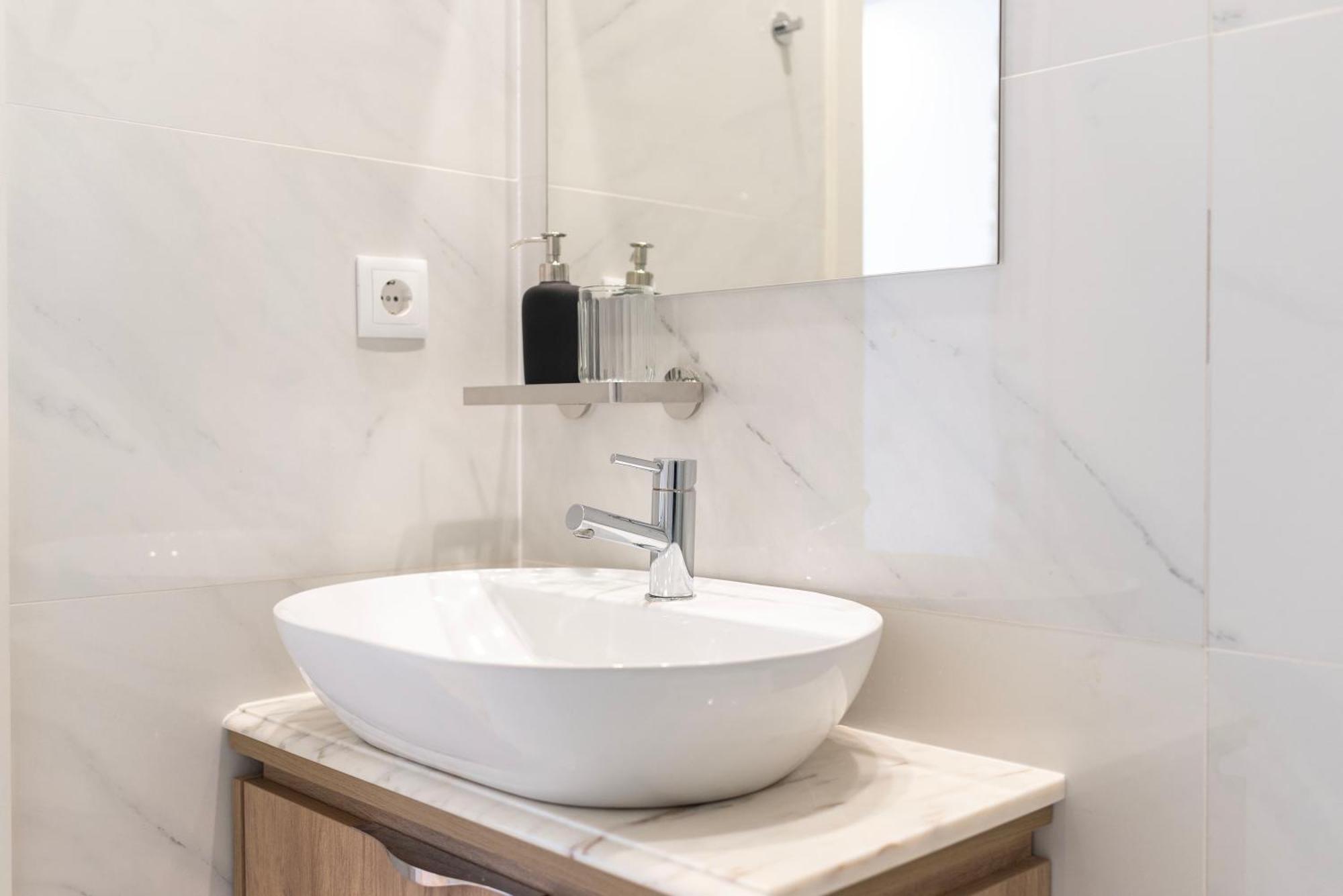 Apartamento Chic Porto Hideaway: Pool & Garden Exterior foto